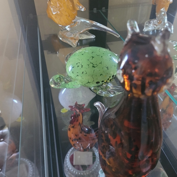 Items - Picture 2 of 3